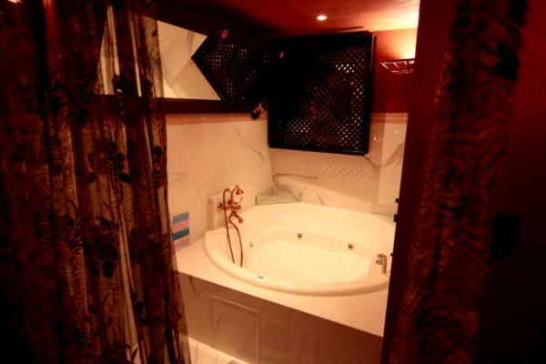 Queen Room Spa Bath